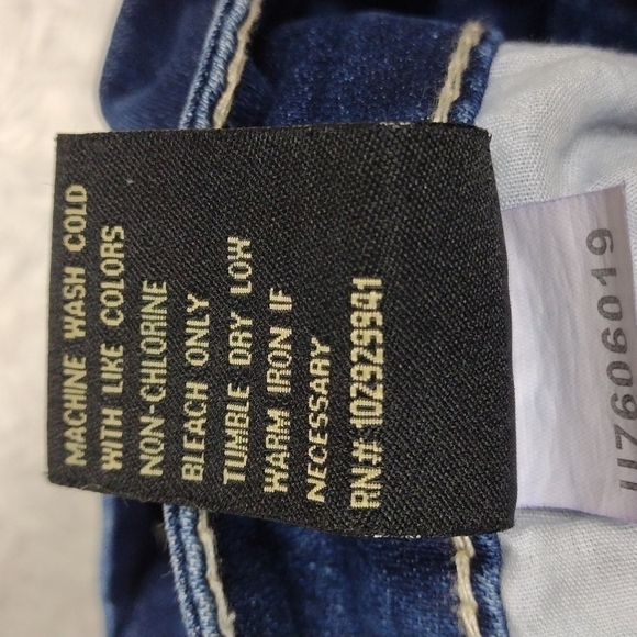 Suzanne Betro Denim Five Pocket Blue Dark Wash Mid Rise Embroidered Skin… - Picture 11 of 16